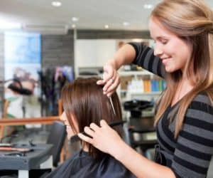 What's the difference between a cosmetologist and an esthetician?